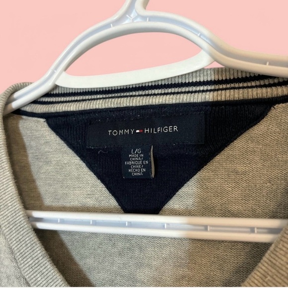 Tommy Hilfiger V Neck Sweatshirt Grey - Picture 4 of 4